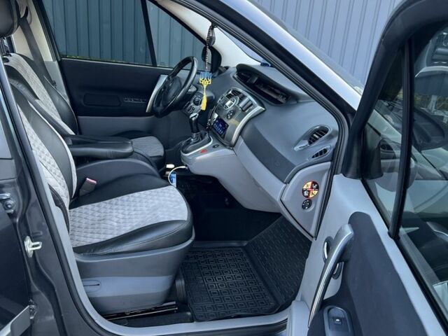 Серый Рено Сценик II, объемом двигателя 1.6 л и пробегом 225 тыс. км за 5700 $, фото 6 на Automoto.ua