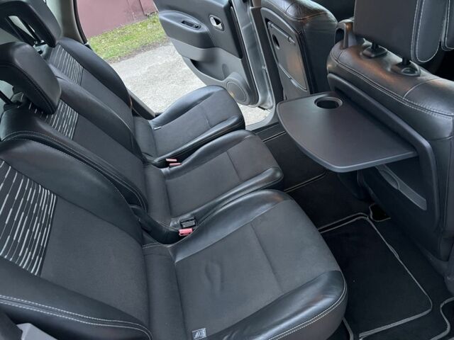 Серый Рено Сценик II, объемом двигателя 1.6 л и пробегом 189 тыс. км за 5350 $, фото 20 на Automoto.ua