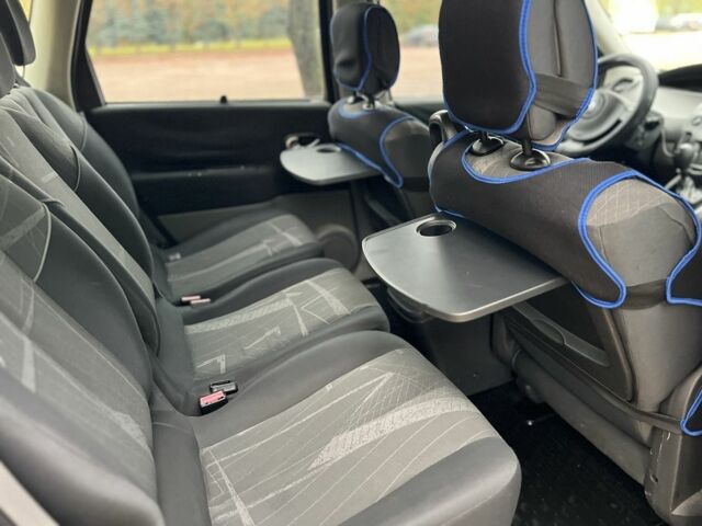 Рено Сценік II 2005 у Житомирі на Automoto.ua Сірий Рено Сценік II, об'ємом двигуна 1.9 л та пробігом 270 тис. км за 4300 $, фото 6 на Automoto.ua