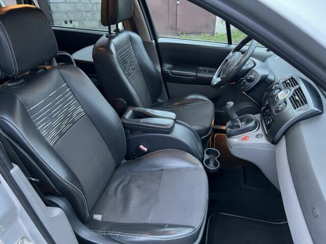 Серый Рено Сценик II, объемом двигателя 1.6 л и пробегом 189 тыс. км за 5350 $, фото 23 на Automoto.ua