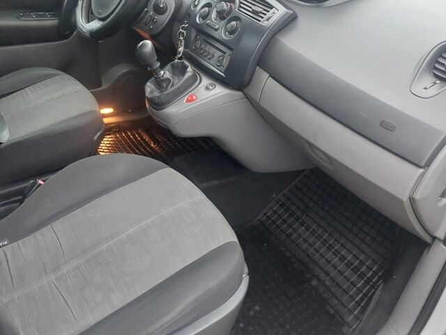 Серый Рено Сценик II, объемом двигателя 0 л и пробегом 286 тыс. км за 2299 $, фото 8 на Automoto.ua