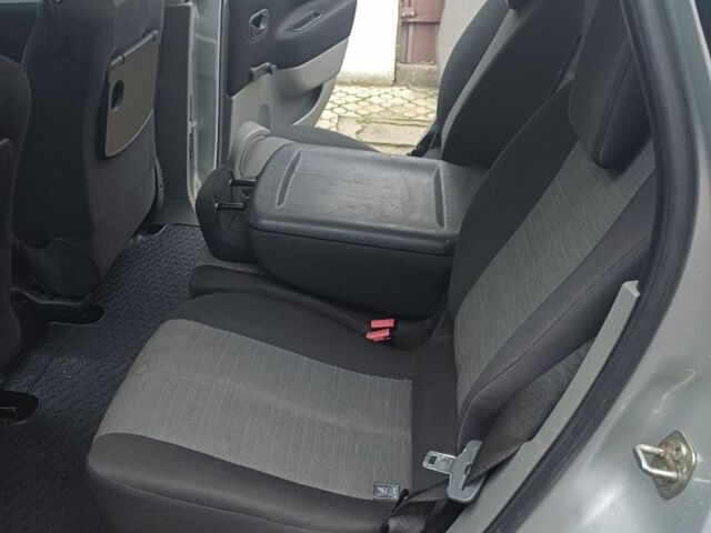 Серый Рено Сценик II, объемом двигателя 1.6 л и пробегом 305 тыс. км за 4300 $, фото 8 на Automoto.ua