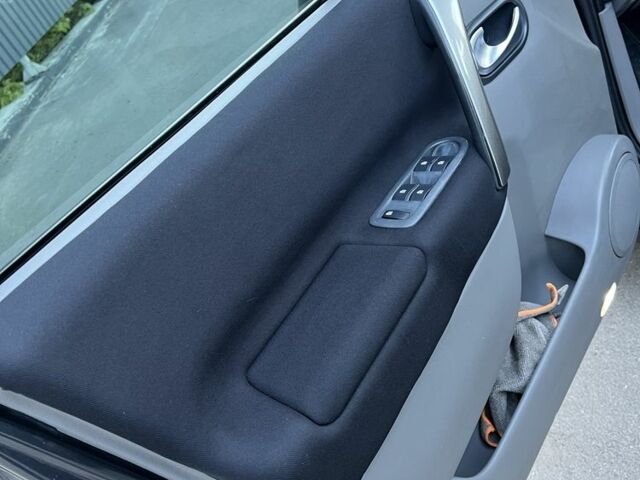 Серый Рено Сценик II, объемом двигателя 1.6 л и пробегом 225 тыс. км за 5700 $, фото 8 на Automoto.ua