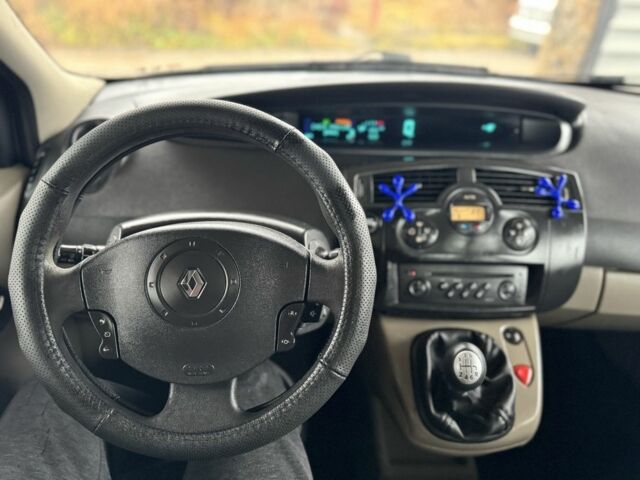 Серый Рено Сценик II, объемом двигателя 1.9 л и пробегом 220 тыс. км за 3450 $, фото 12 на Automoto.ua