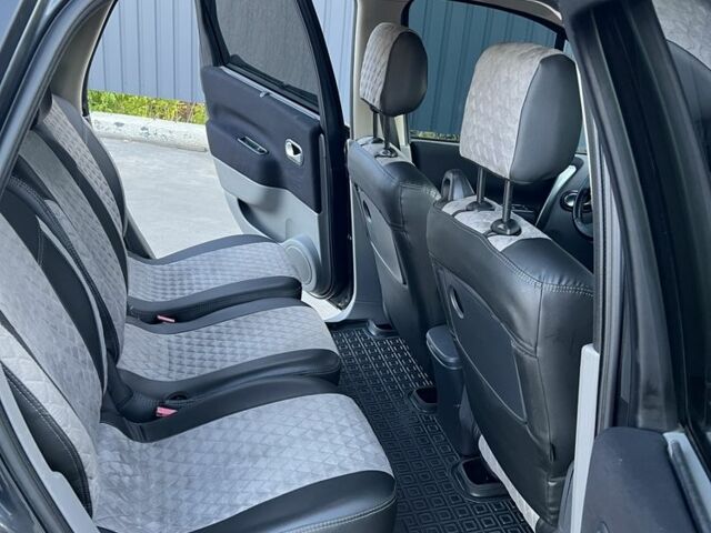 Серый Рено Сценик II, объемом двигателя 1.6 л и пробегом 225 тыс. км за 5700 $, фото 5 на Automoto.ua