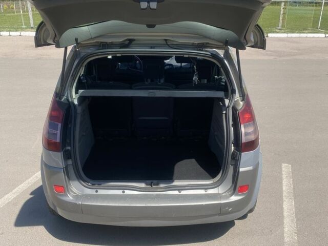 Сірий Рено Сценік II, об'ємом двигуна 1.5 л та пробігом 250 тис. км за 3500 $, фото 4 на Automoto.ua