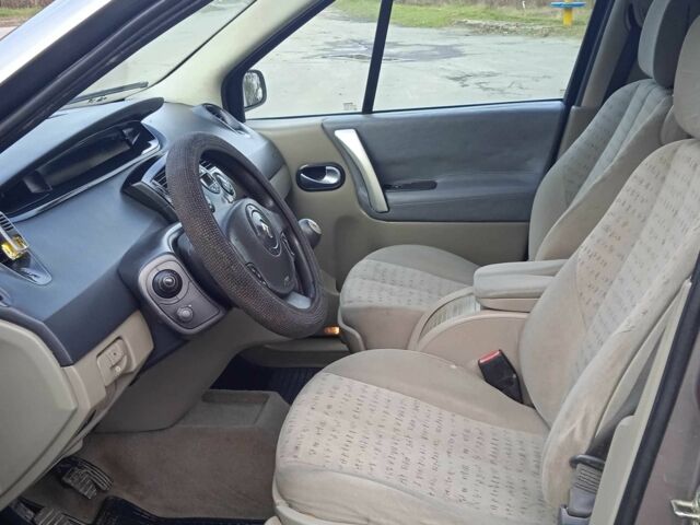 Серый Рено Сценик II, объемом двигателя 1.5 л и пробегом 270 тыс. км за 3500 $, фото 16 на Automoto.ua