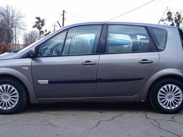 Серый Рено Сценик II, объемом двигателя 1.5 л и пробегом 270 тыс. км за 3500 $, фото 5 на Automoto.ua