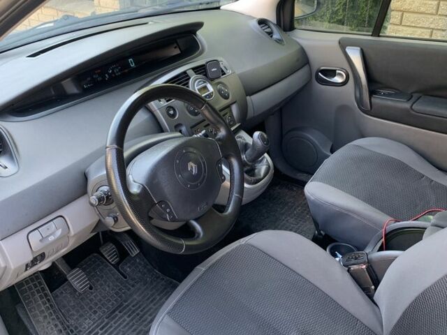 Серый Рено Сценик II, объемом двигателя 1.5 л и пробегом 189 тыс. км за 4500 $, фото 6 на Automoto.ua