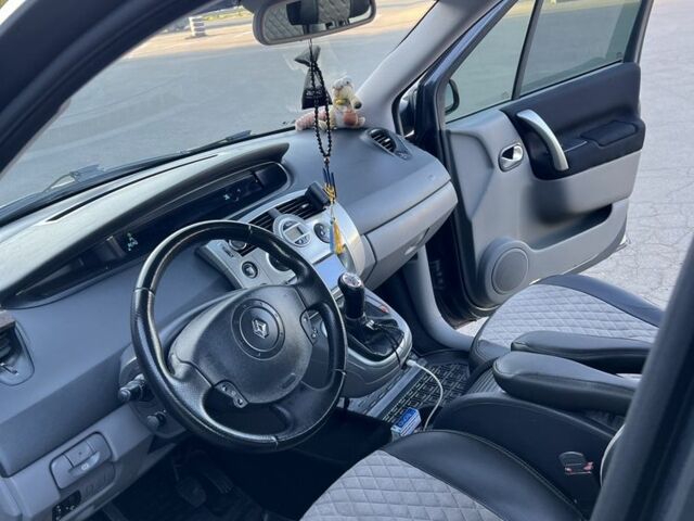 Серый Рено Сценик II, объемом двигателя 1.6 л и пробегом 225 тыс. км за 5700 $, фото 7 на Automoto.ua