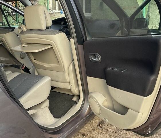 Серый Рено Сценик II, объемом двигателя 0 л и пробегом 226 тыс. км за 4900 $, фото 6 на Automoto.ua