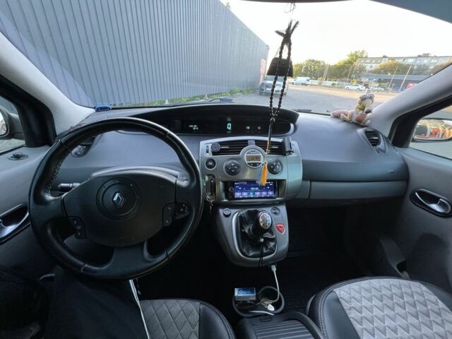 Серый Рено Сценик II, объемом двигателя 1.6 л и пробегом 225 тыс. км за 5700 $, фото 14 на Automoto.ua