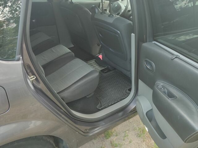 Сірий Рено Сценік II, об'ємом двигуна 1.6 л та пробігом 360 тис. км за 4500 $, фото 6 на Automoto.ua