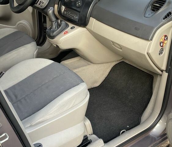 Серый Рено Сценик II, объемом двигателя 0 л и пробегом 226 тыс. км за 4899 $, фото 4 на Automoto.ua