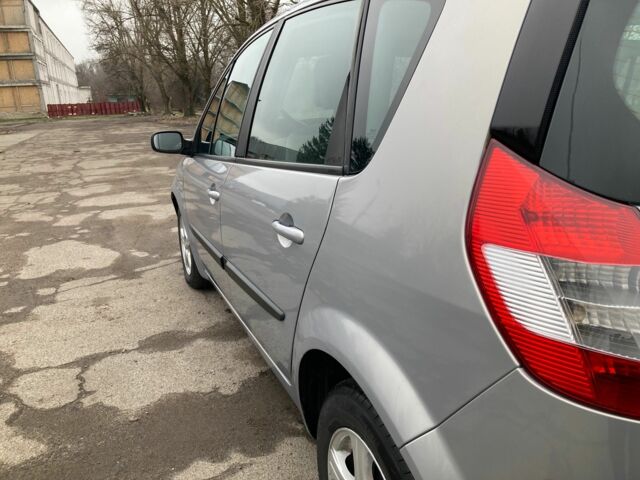 Серый Рено Сценик II, объемом двигателя 1.6 л и пробегом 207 тыс. км за 4200 $, фото 2 на Automoto.ua