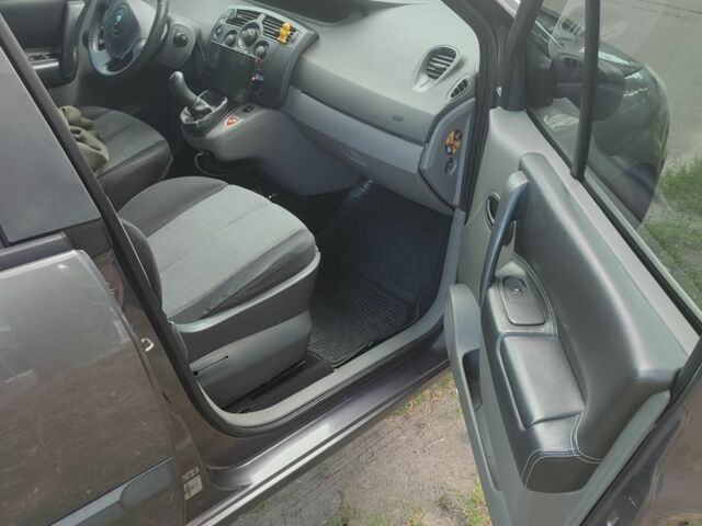 Сірий Рено Сценік II, об'ємом двигуна 1.6 л та пробігом 360 тис. км за 4500 $, фото 5 на Automoto.ua