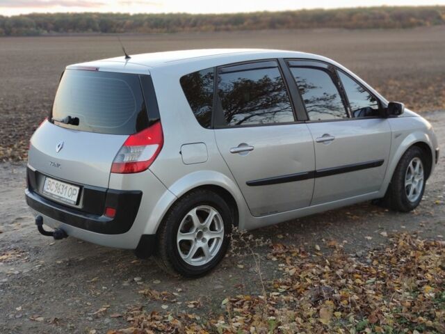 Серый Рено Сценик II, объемом двигателя 2 л и пробегом 172 тыс. км за 4800 $, фото 2 на Automoto.ua