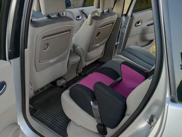 Серый Рено Сценик II, объемом двигателя 2 л и пробегом 172 тыс. км за 4800 $, фото 7 на Automoto.ua