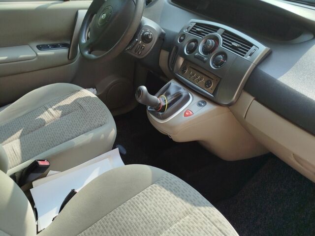 Серый Рено Сценик II, объемом двигателя 1.6 л и пробегом 238 тыс. км за 4200 $, фото 4 на Automoto.ua