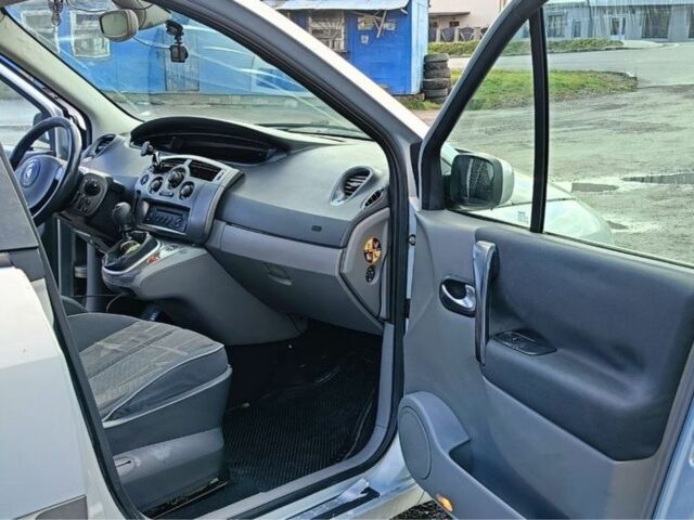 Рено Сценік II 2006 у Львові на Automoto.ua Сірий Рено Сценік II, об'ємом двигуна 1.9 л та пробігом 320 тис. км за 4200 $, фото 11 на Automoto.ua