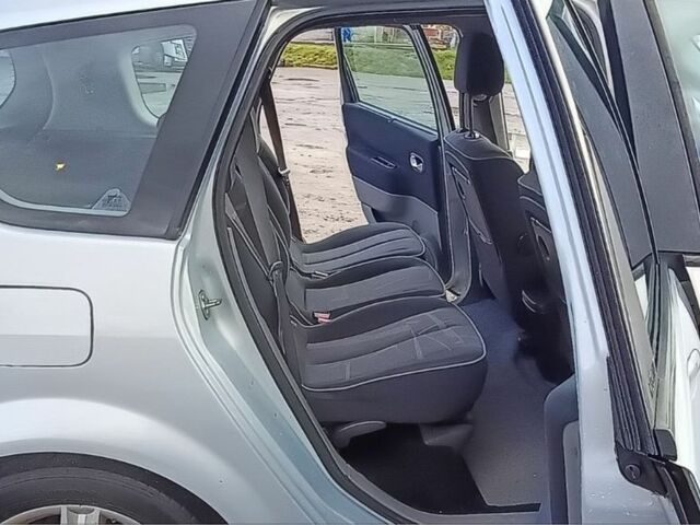 Рено Сценік II 2006 у Львові на Automoto.ua Сірий Рено Сценік II, об'ємом двигуна 1.9 л та пробігом 320 тис. км за 4200 $, фото 10 на Automoto.ua