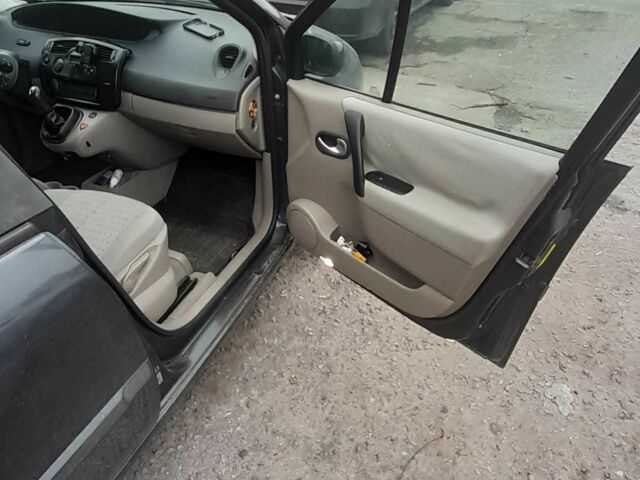 Сірий Рено Сценік II, об'ємом двигуна 1.6 л та пробігом 254 тис. км за 4500 $, фото 6 на Automoto.ua