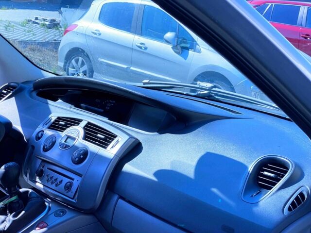 Серый Рено Сценик II, объемом двигателя 1.6 л и пробегом 140 тыс. км за 6000 $, фото 6 на Automoto.ua