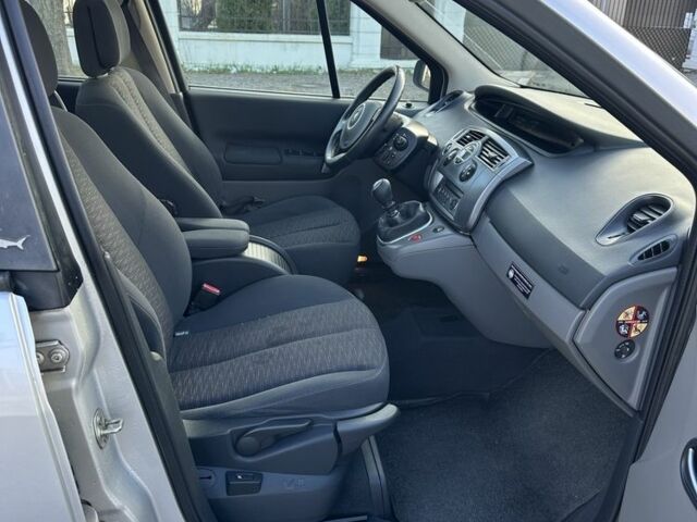 Серый Рено Сценик II, объемом двигателя 1.6 л и пробегом 265 тыс. км за 4500 $, фото 15 на Automoto.ua