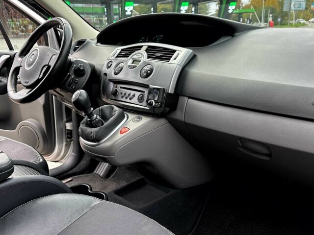 Серый Рено Сценик II, объемом двигателя 1.6 л и пробегом 172 тыс. км за 5350 $, фото 13 на Automoto.ua