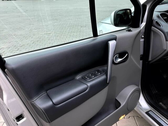 Серый Рено Сценик II, объемом двигателя 1.6 л и пробегом 172 тыс. км за 5350 $, фото 8 на Automoto.ua