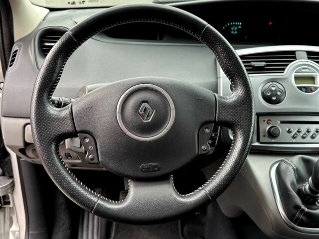 Серый Рено Сценик II, объемом двигателя 1.6 л и пробегом 172 тыс. км за 5350 $, фото 11 на Automoto.ua