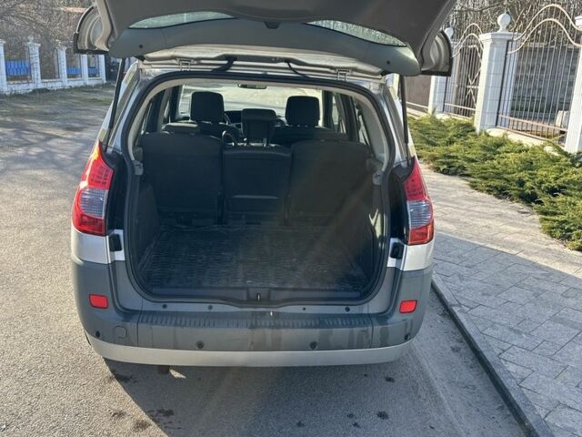 Серый Рено Сценик II, объемом двигателя 1.6 л и пробегом 265 тыс. км за 4500 $, фото 13 на Automoto.ua