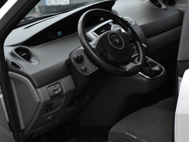 Серый Рено Сценик II, объемом двигателя 1.5 л и пробегом 303 тыс. км за 5500 $, фото 7 на Automoto.ua