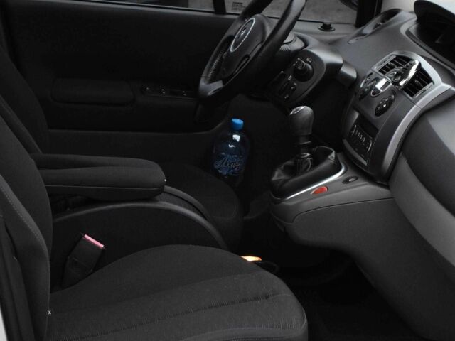 Серый Рено Сценик II, объемом двигателя 1.5 л и пробегом 303 тыс. км за 5500 $, фото 13 на Automoto.ua