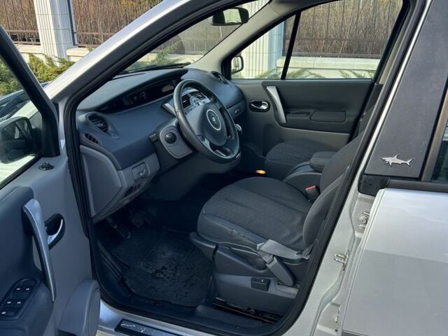 Серый Рено Сценик II, объемом двигателя 1.6 л и пробегом 265 тыс. км за 4500 $, фото 17 на Automoto.ua