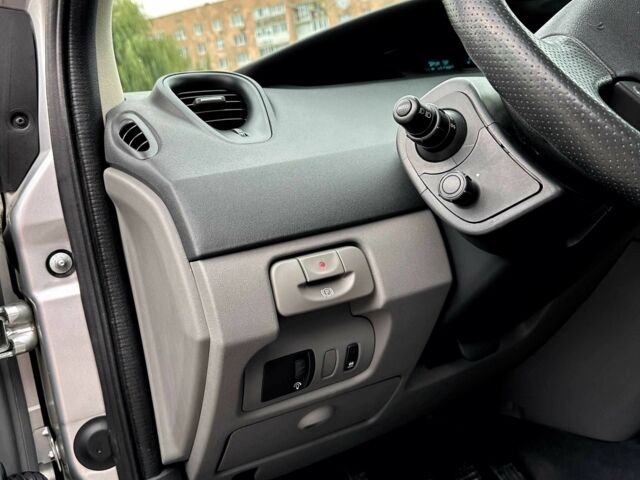 Серый Рено Сценик II, объемом двигателя 1.6 л и пробегом 172 тыс. км за 5350 $, фото 10 на Automoto.ua