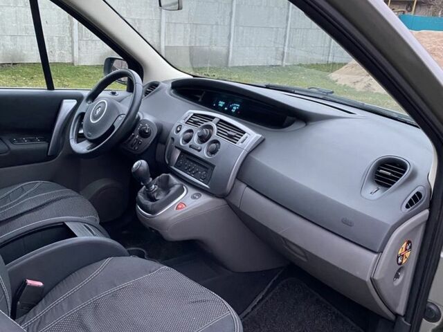 Серый Рено Сценик II, объемом двигателя 1.5 л и пробегом 200 тыс. км за 5500 $, фото 4 на Automoto.ua