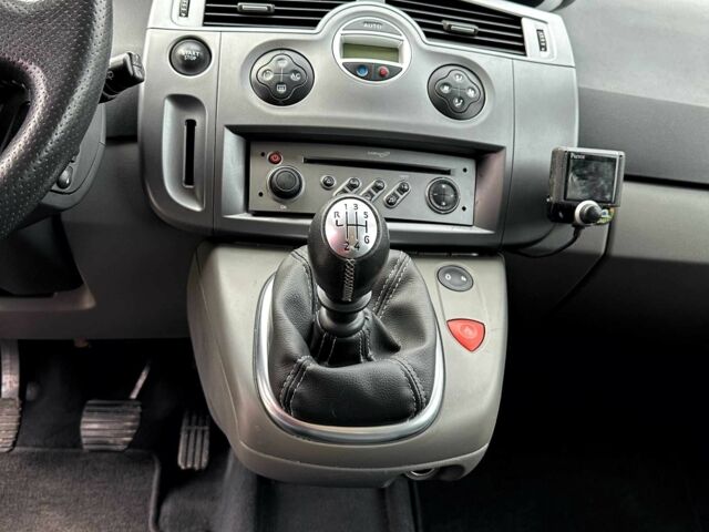 Серый Рено Сценик II, объемом двигателя 1.6 л и пробегом 172 тыс. км за 5350 $, фото 12 на Automoto.ua