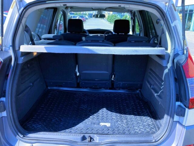 Серый Рено Сценик II, объемом двигателя 1.6 л и пробегом 140 тыс. км за 6000 $, фото 3 на Automoto.ua