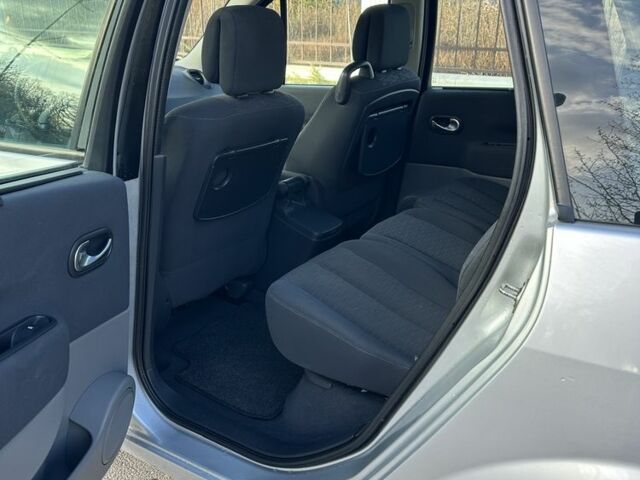 Серый Рено Сценик II, объемом двигателя 1.6 л и пробегом 265 тыс. км за 4500 $, фото 16 на Automoto.ua