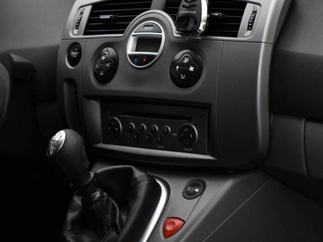 Серый Рено Сценик II, объемом двигателя 1.5 л и пробегом 303 тыс. км за 5500 $, фото 14 на Automoto.ua