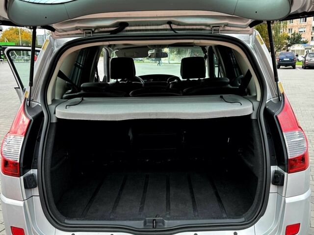 Серый Рено Сценик II, объемом двигателя 1.6 л и пробегом 172 тыс. км за 5350 $, фото 21 на Automoto.ua