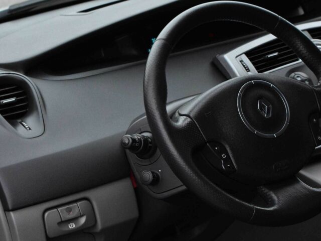 Серый Рено Сценик II, объемом двигателя 1.5 л и пробегом 303 тыс. км за 5500 $, фото 9 на Automoto.ua