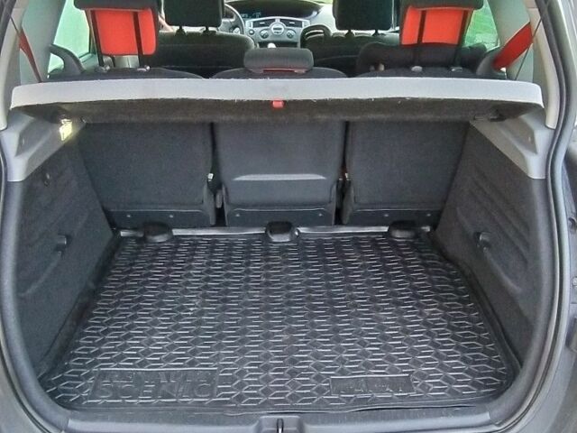 Серый Рено Сценик II, объемом двигателя 1.5 л и пробегом 250 тыс. км за 6300 $, фото 5 на Automoto.ua