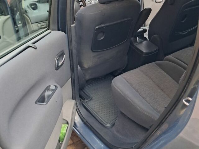 Сірий Рено Сценік II, об'ємом двигуна 1.9 л та пробігом 208 тис. км за 2788 $, фото 7 на Automoto.ua