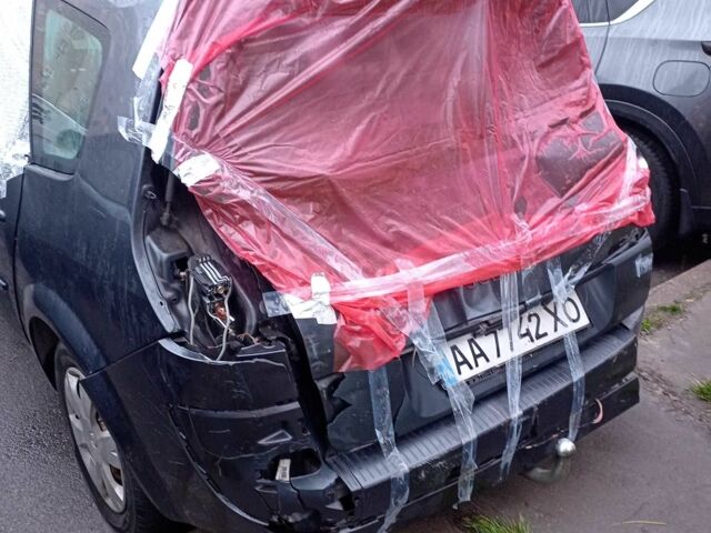 Серый Рено Сценик II, объемом двигателя 1.5 л и пробегом 214 тыс. км за 3000 $, фото 5 на Automoto.ua