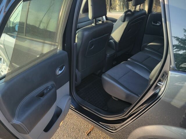 Серый Рено Сценик II, объемом двигателя 2 л и пробегом 195 тыс. км за 5500 $, фото 6 на Automoto.ua