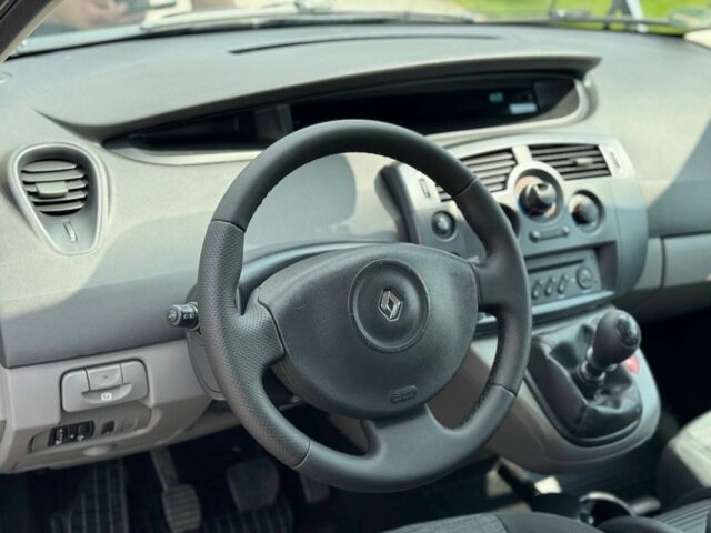 Рено Сценик II 2008 в Ровно на Automoto.ua Серый Рено Сценик II, объемом двигателя 1.6 л и пробегом 158 тыс. км за 5800 $, фото 7 на Automoto.ua