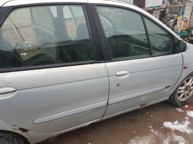 Серый Рено Сценик II, объемом двигателя 1 л и пробегом 1000 тыс. км за 1800 $, фото 4 на Automoto.ua