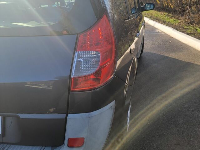 Серый Рено Сценик II, объемом двигателя 2 л и пробегом 195 тыс. км за 5500 $, фото 3 на Automoto.ua